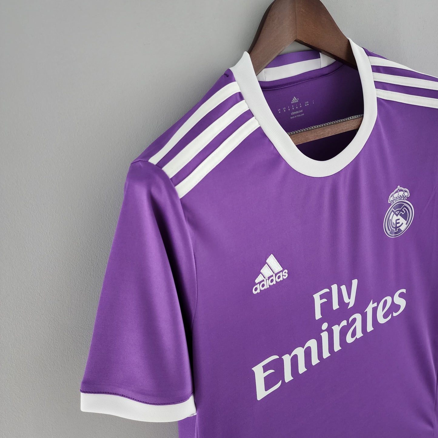 Camisa retrô Real Madrid 16/17