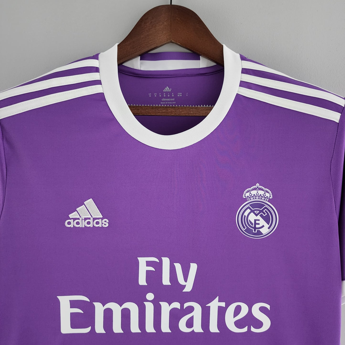 Camisa retrô Real Madrid 16/17